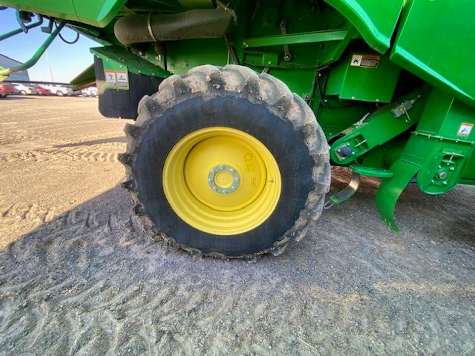 John Deere S670
