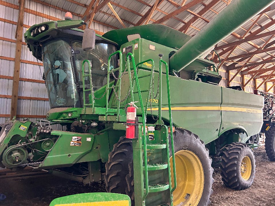 John Deere S670