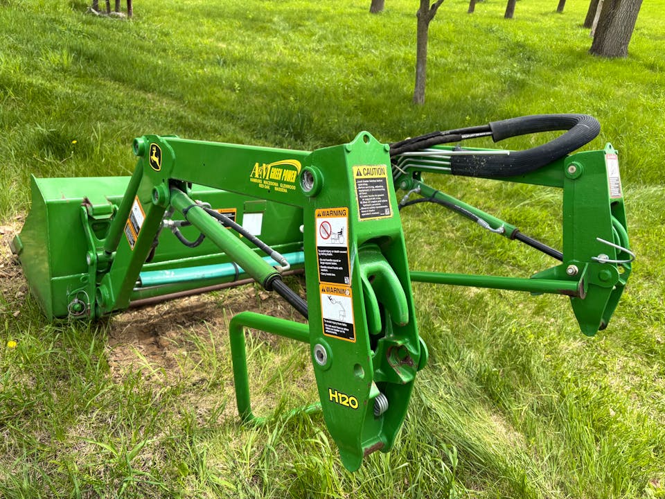 John Deere 1023E
