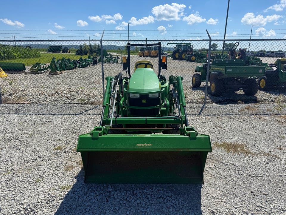 John Deere 1023E
