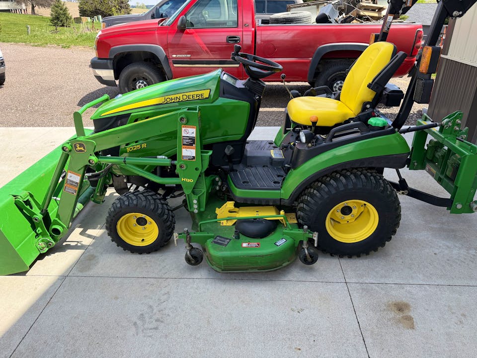John Deere 1025R