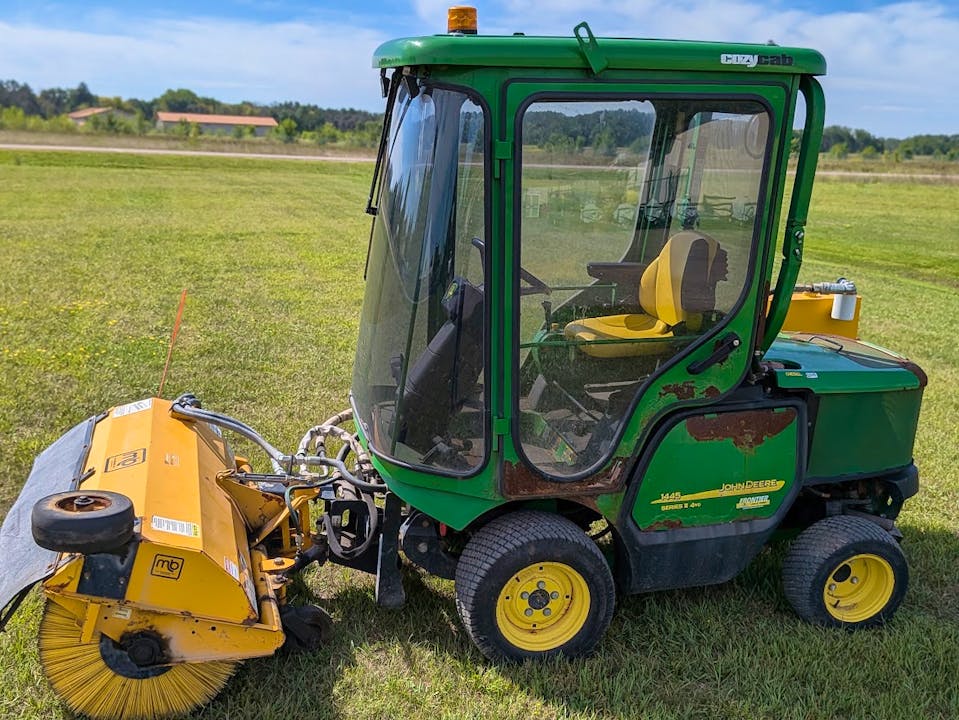 John Deere 1445