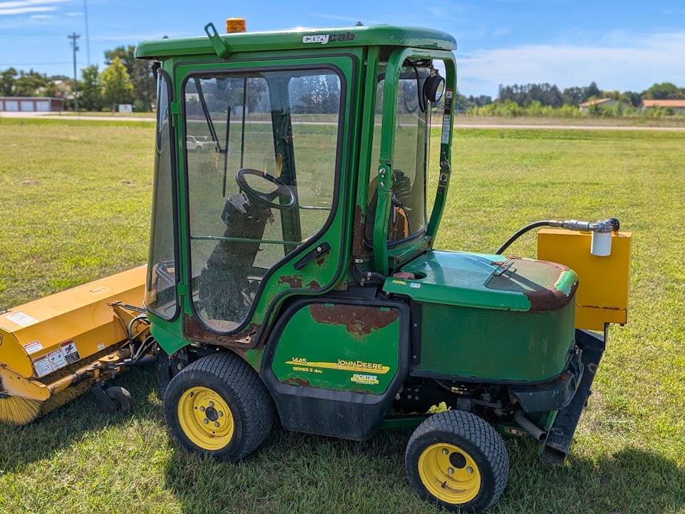 John Deere 1445