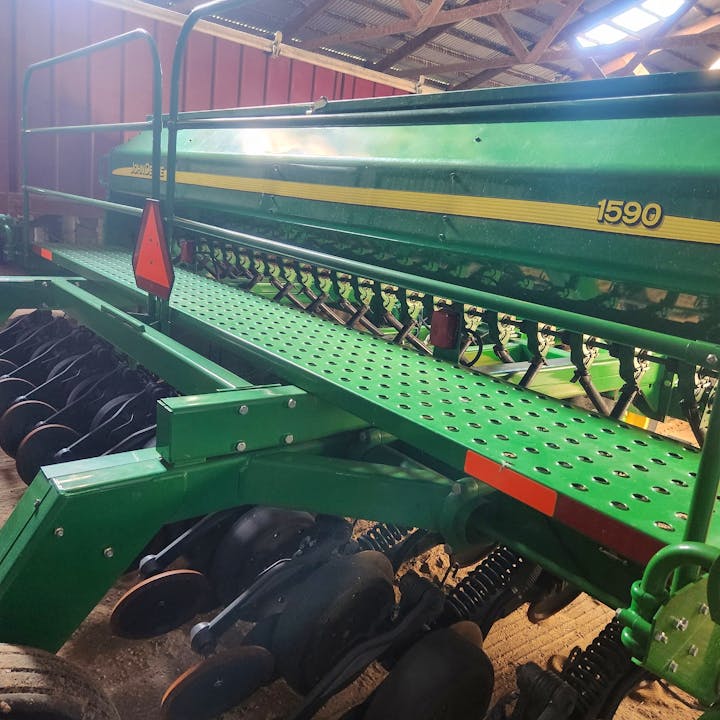 John Deere 1590