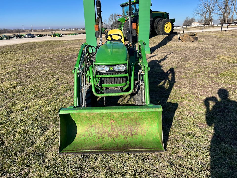 John Deere 2032R