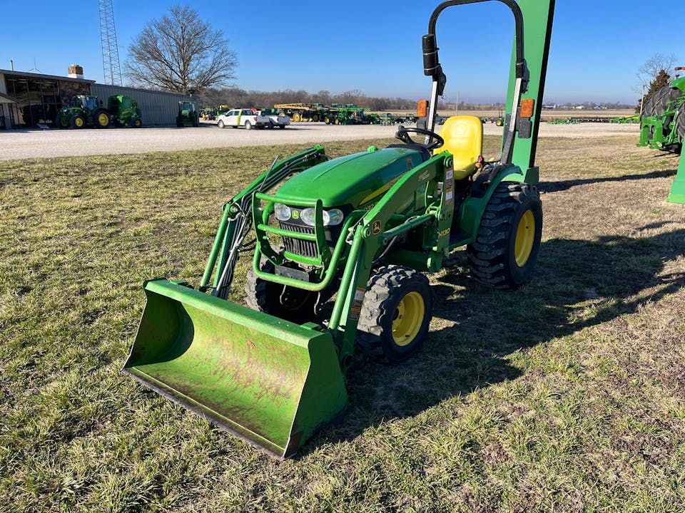 John Deere 2032R