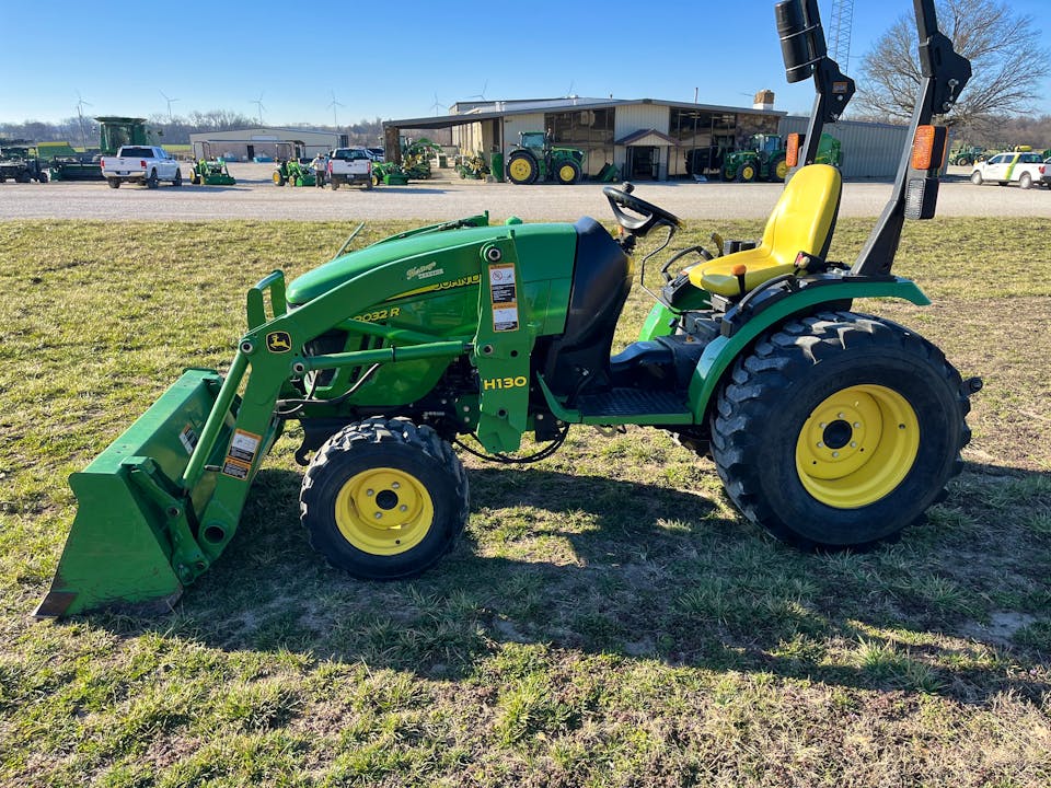 John Deere 2032R