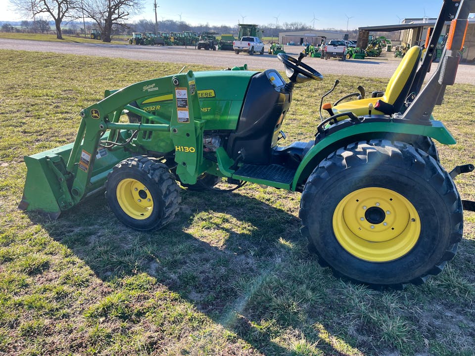 John Deere 2032R