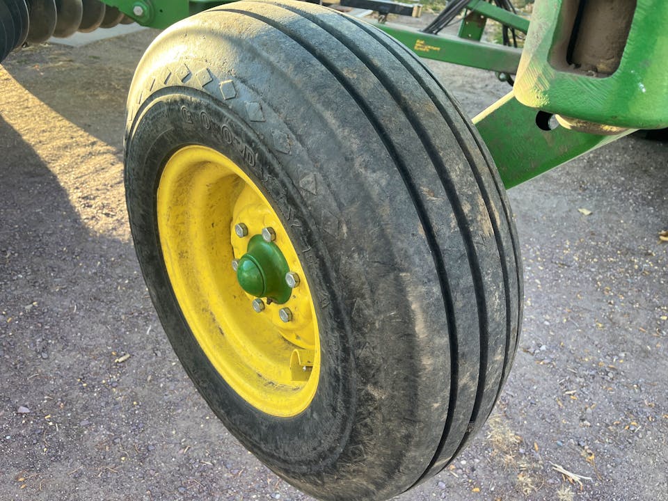 John Deere 2720