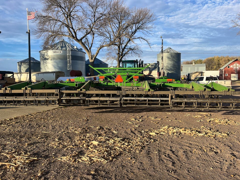 John Deere 2720