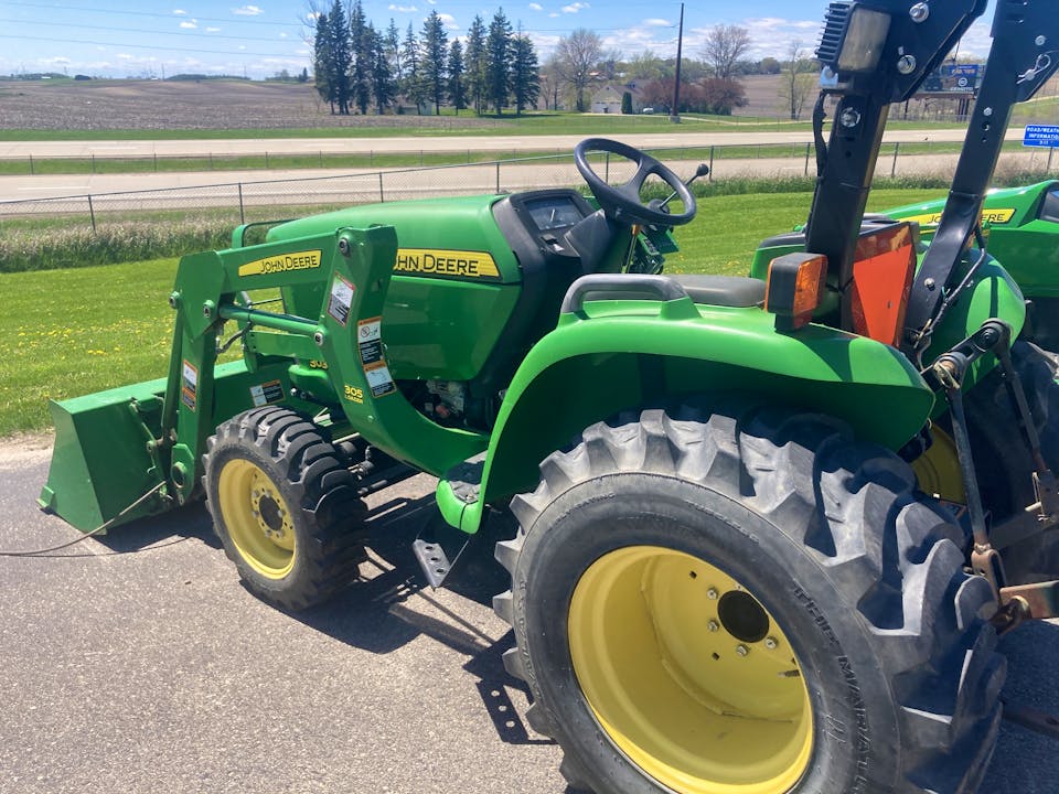 John Deere 3038E
