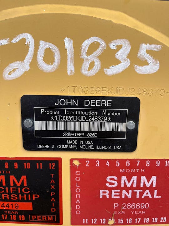 John Deere 326E