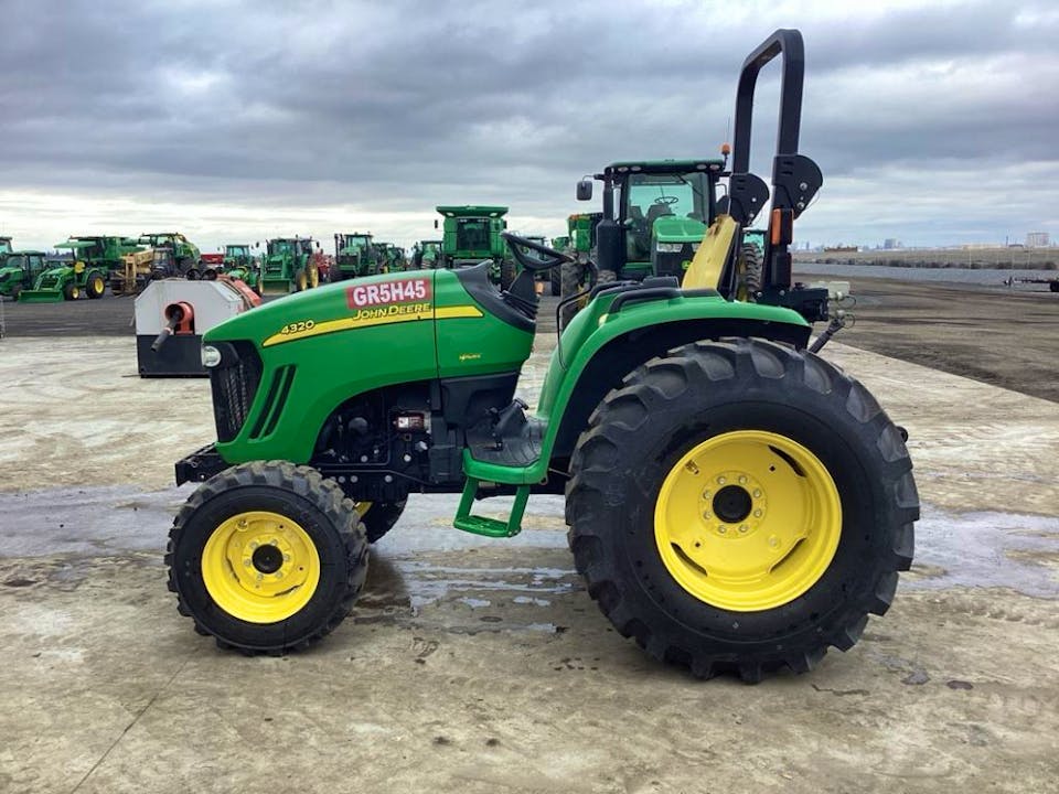 John Deere 4320