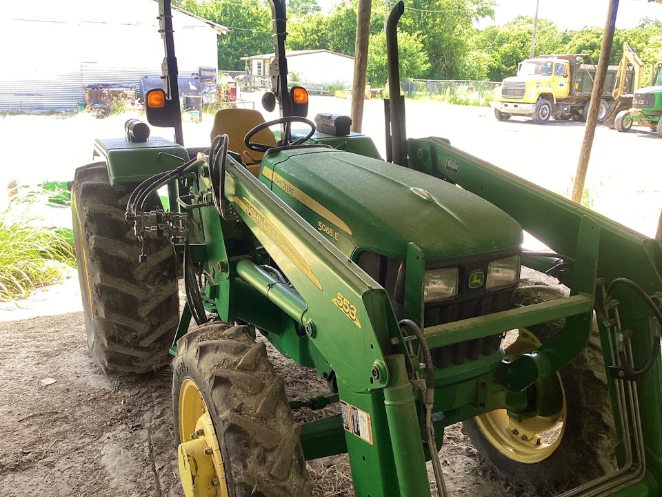 John Deere 5065E