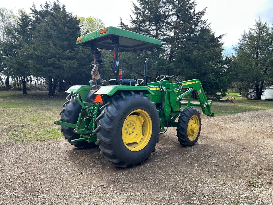 John Deere 5065E