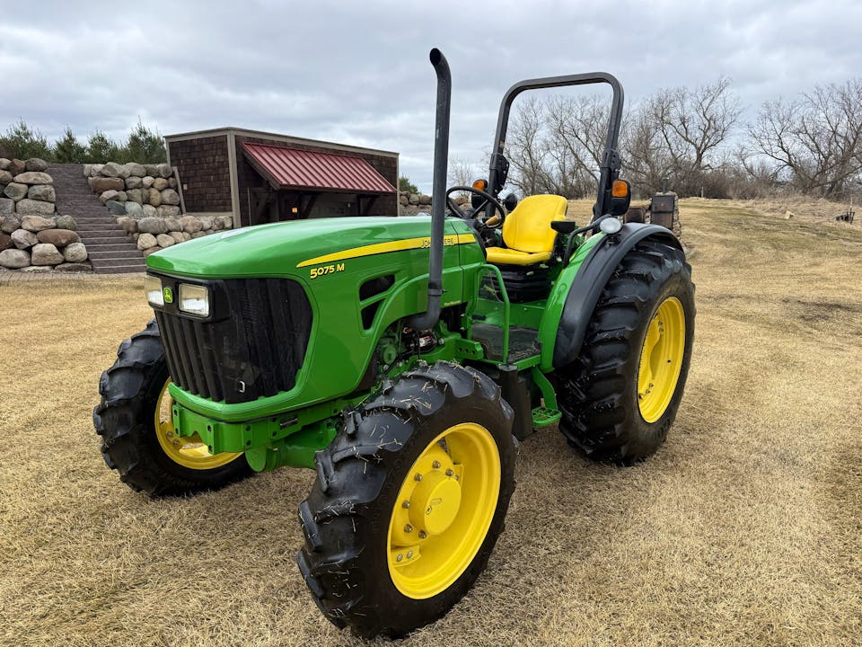 John Deere 5075M