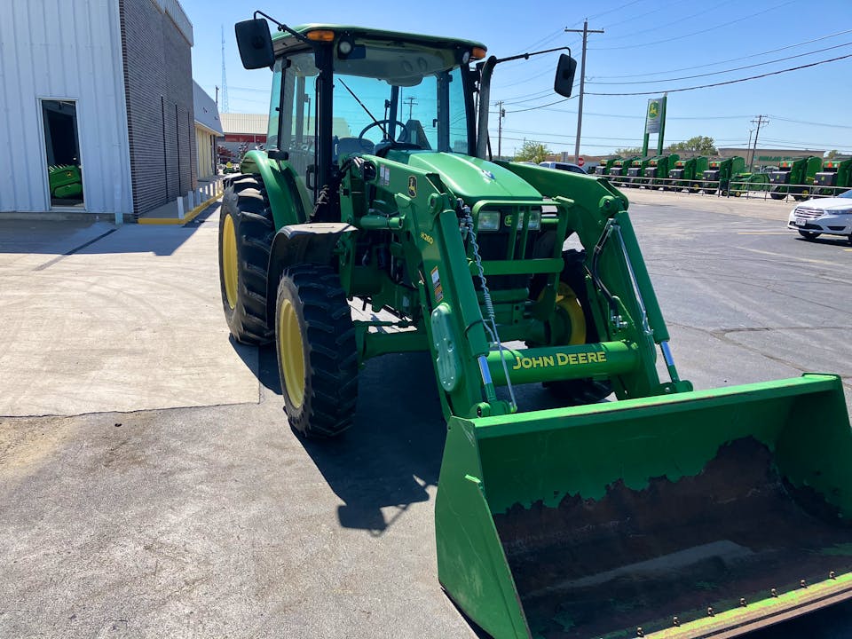 John Deere 5083E