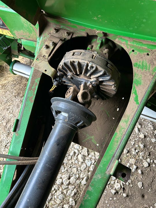 John Deere 569