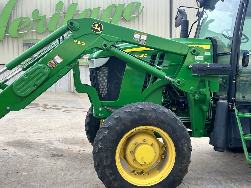 John Deere 6105D