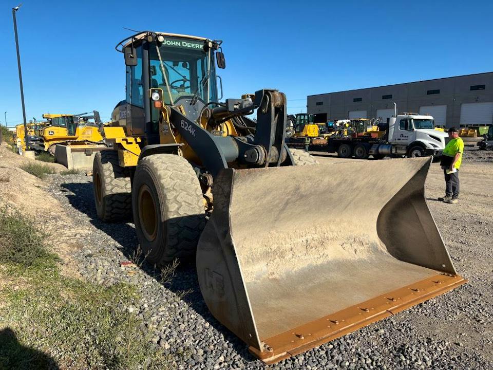 John Deere 624K
