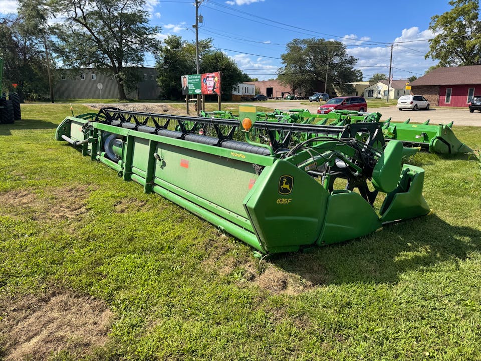 John Deere 635F