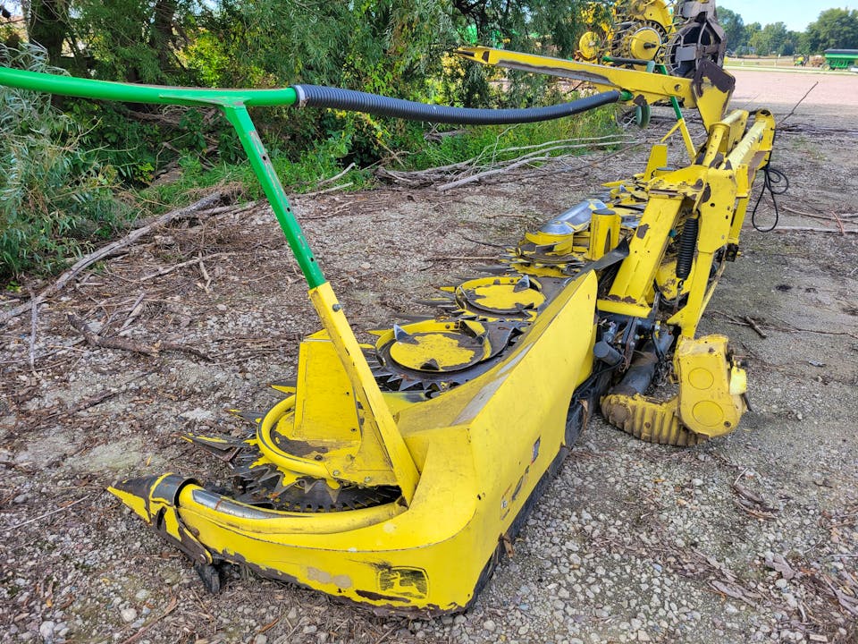 John Deere 698