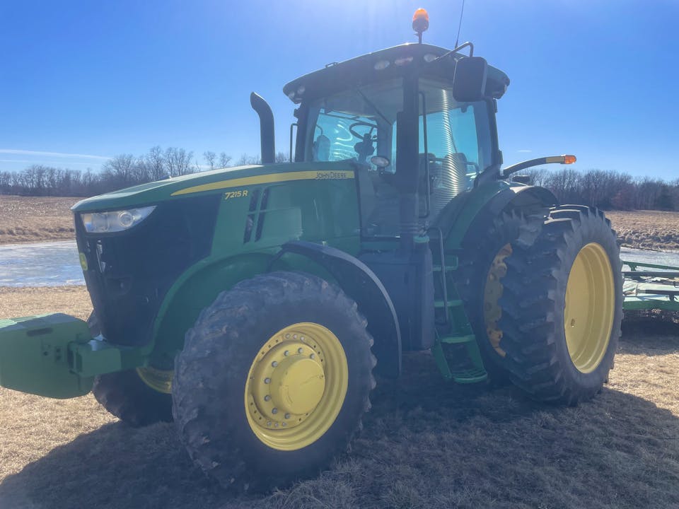 John Deere 7215R