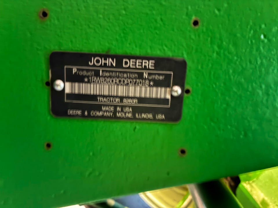 John Deere 8260R