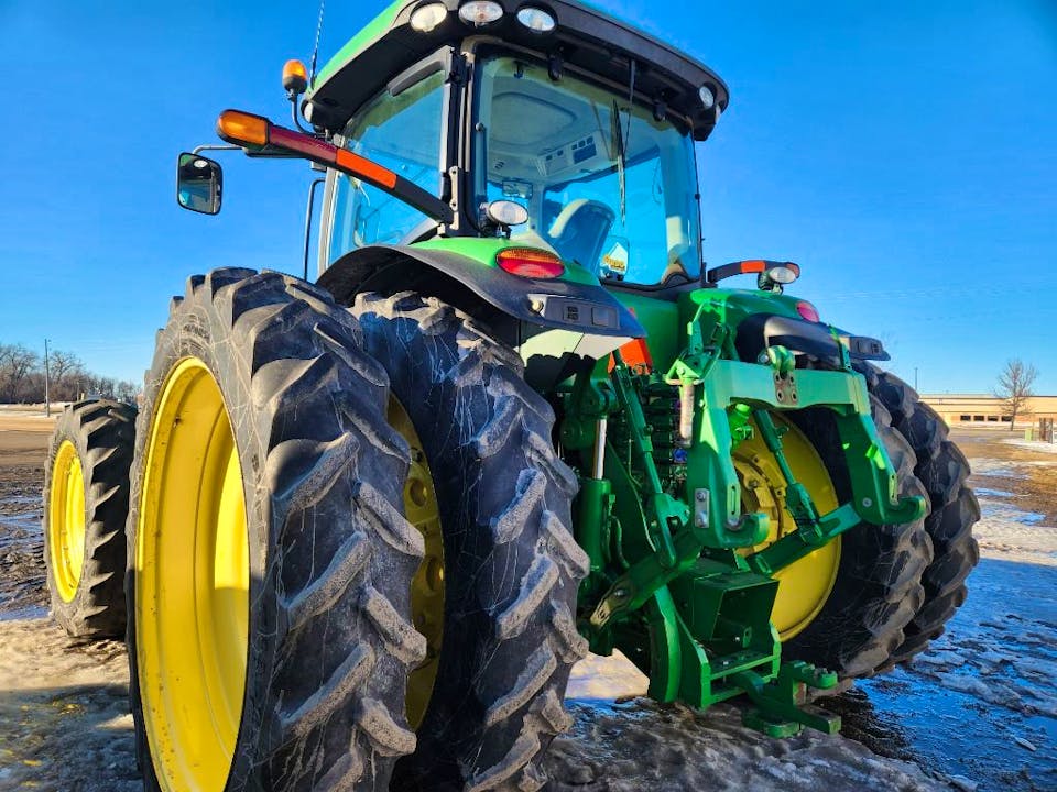 John Deere 8260R