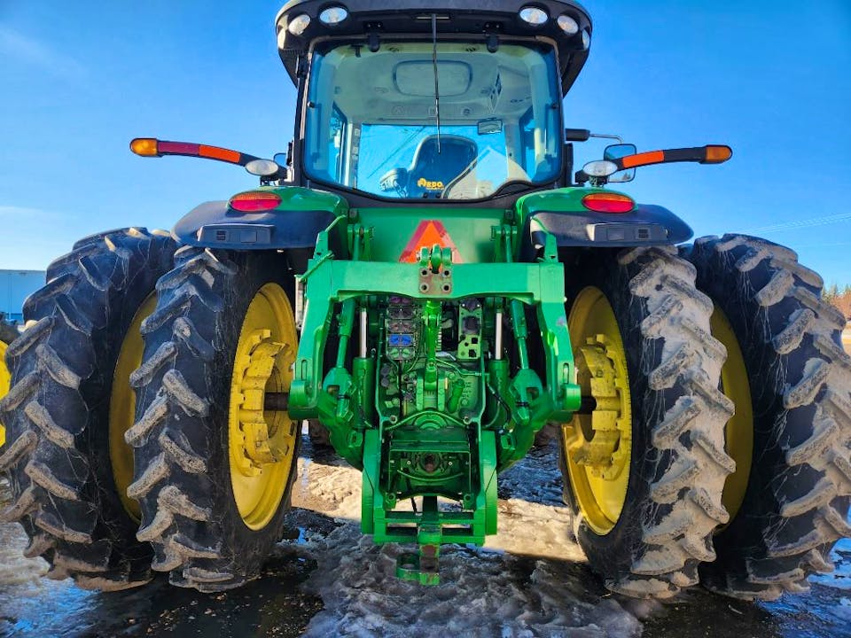 John Deere 8260R