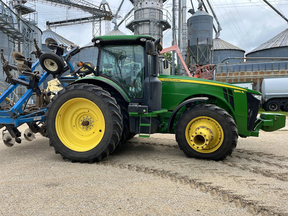 John Deere 8310R