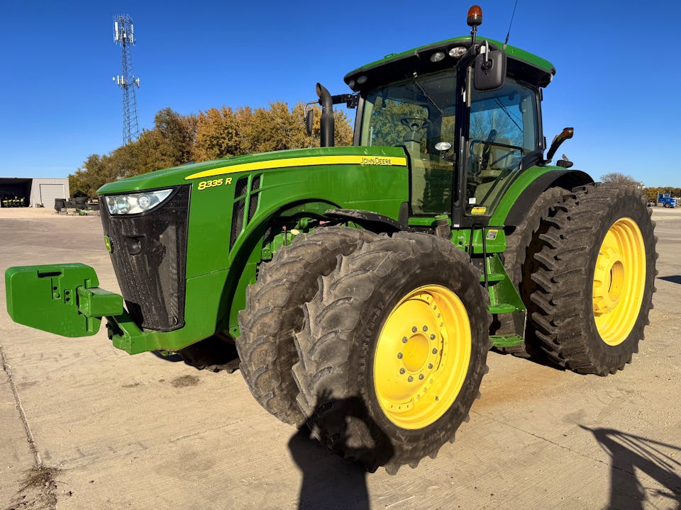 John Deere 8335R