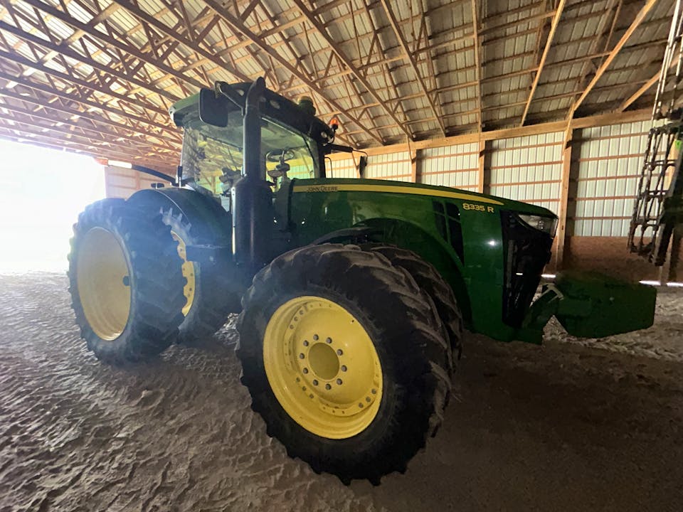 John Deere 8335R