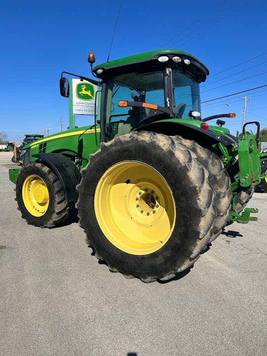 John Deere 8335R