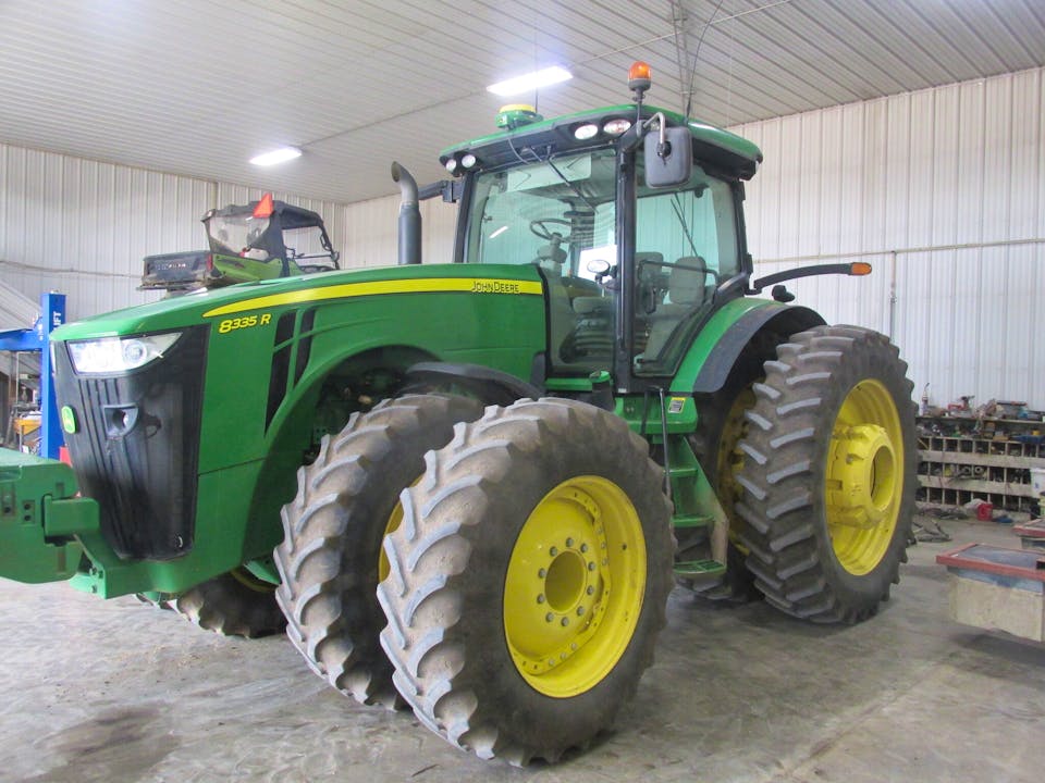 John Deere 8335R