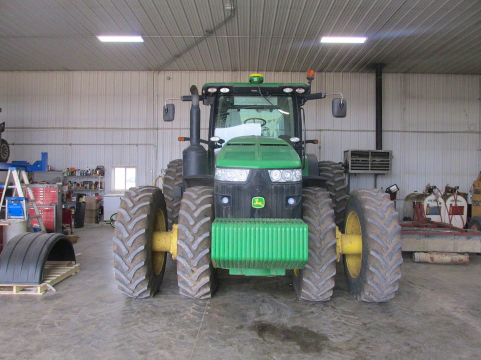 John Deere 8335R