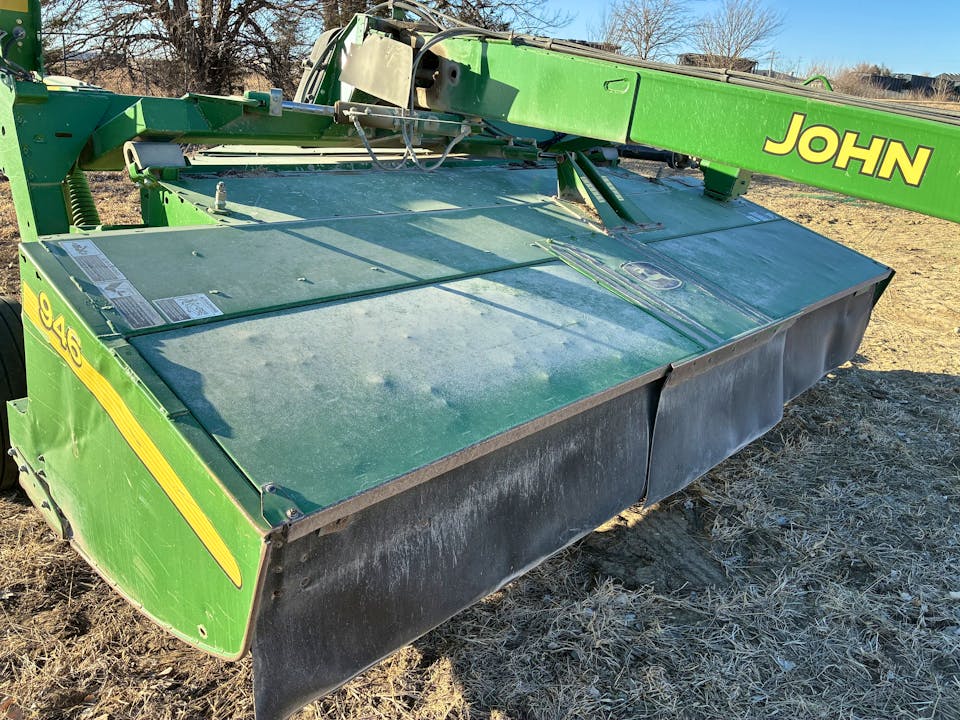 John Deere 946