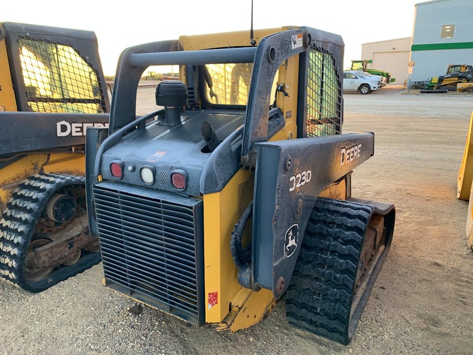 John Deere 323D