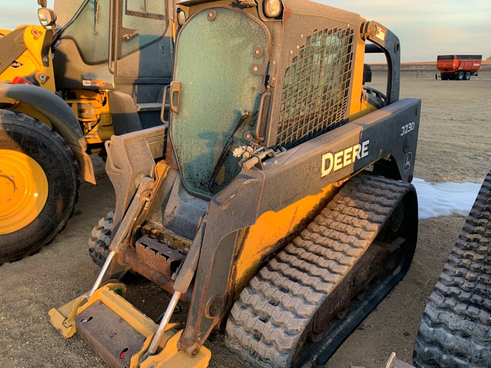 John Deere 323D