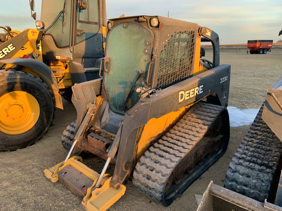 John Deere 323D