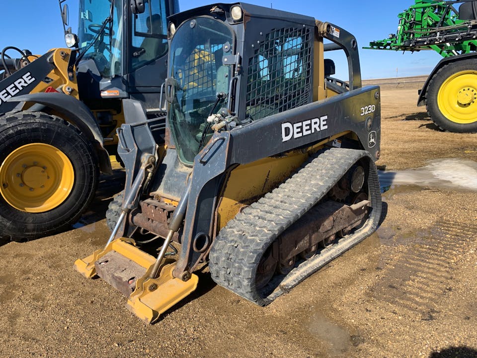 John Deere 323D