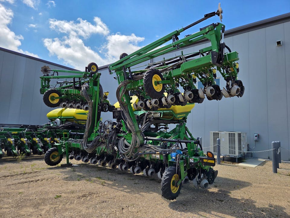 John Deere DR24