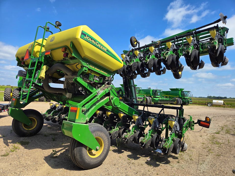 John Deere DR24