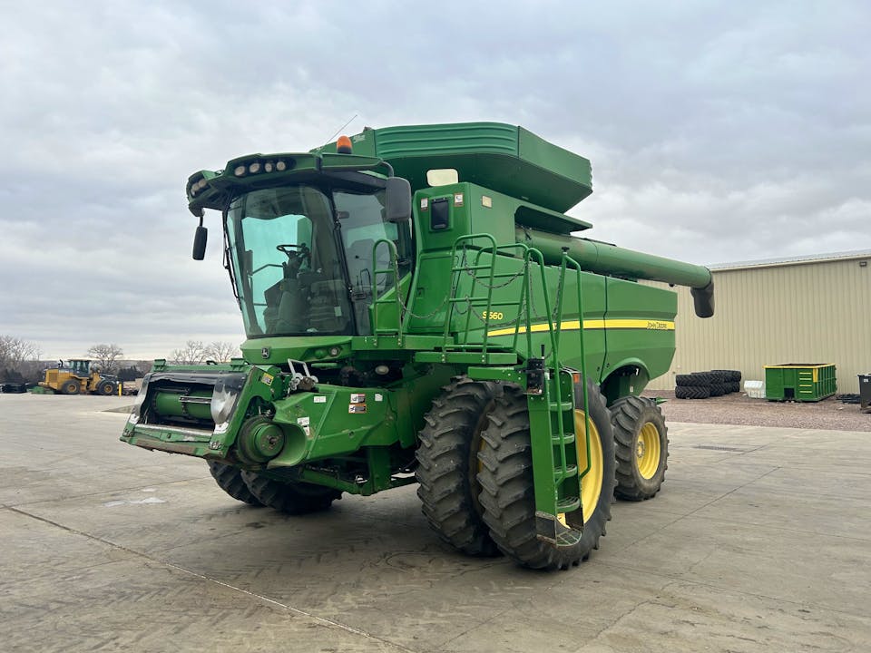 John Deere S660