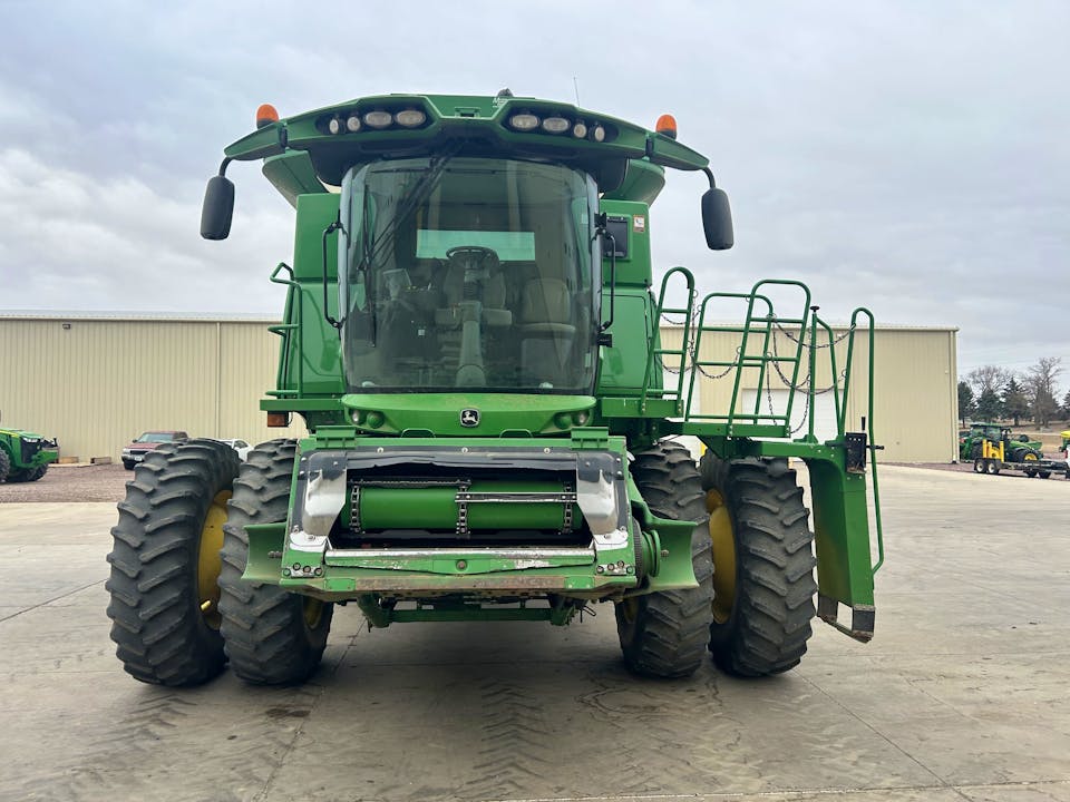 John Deere S660