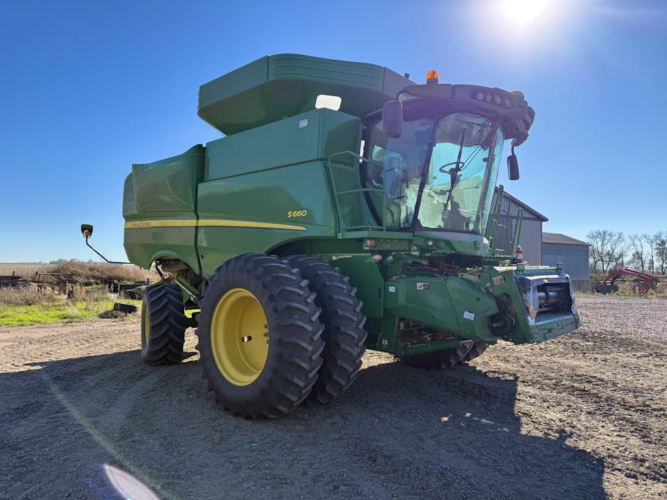 John Deere S660