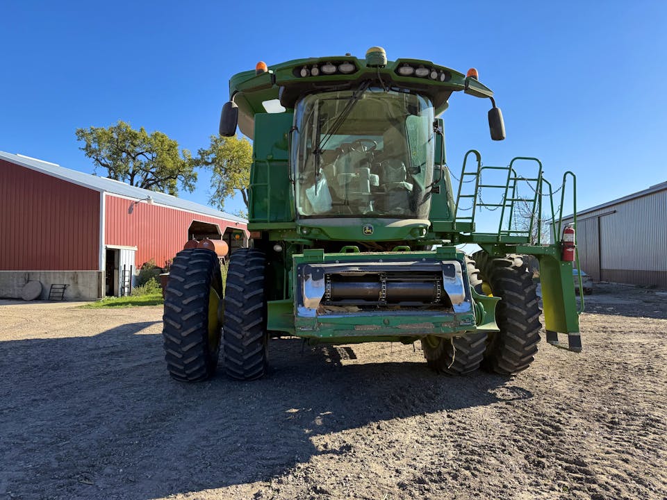 John Deere S660