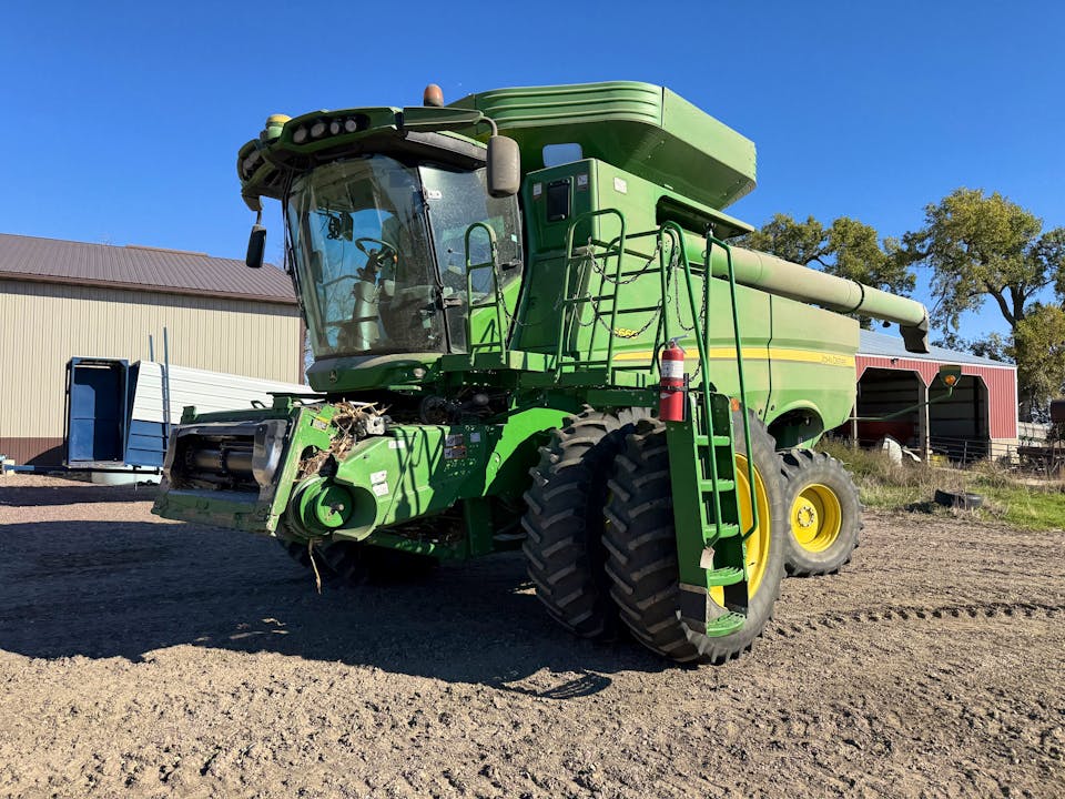 John Deere S660