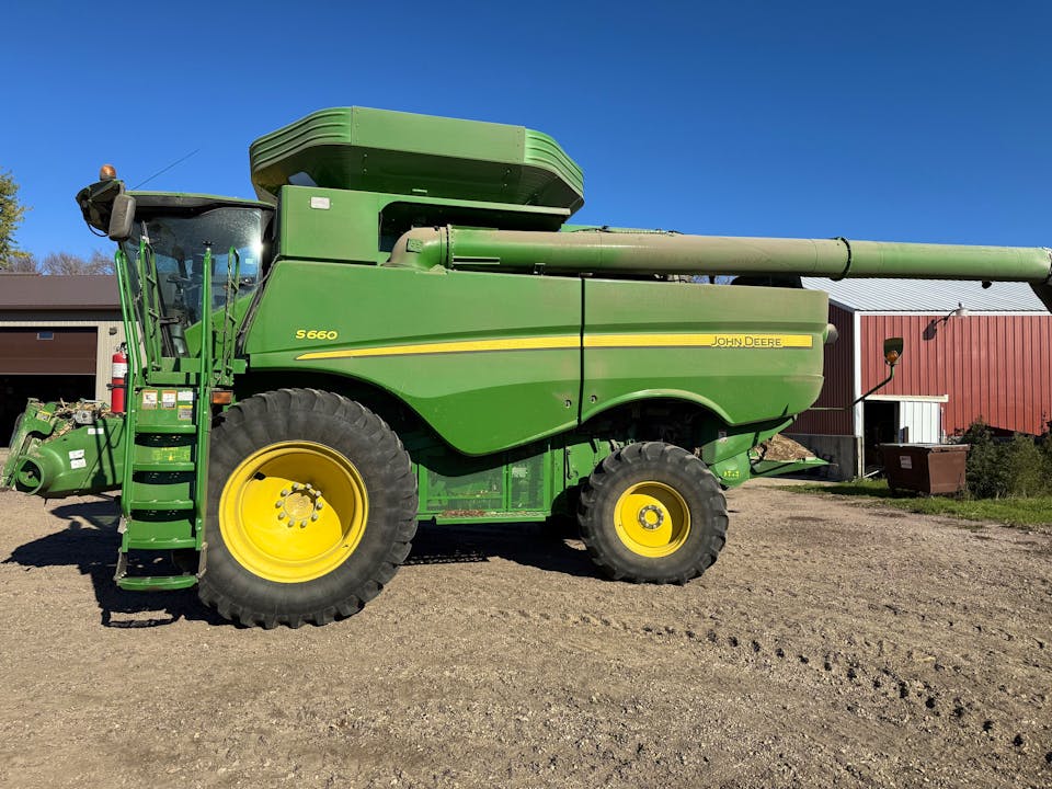John Deere S660