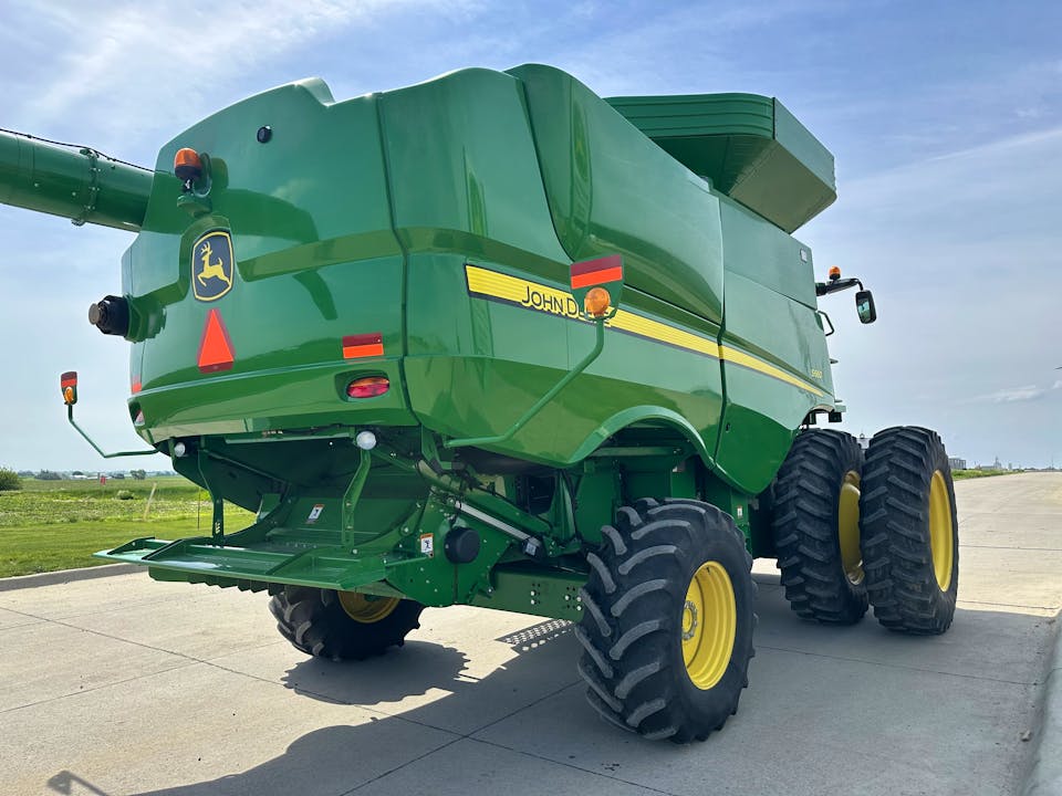 John Deere S660